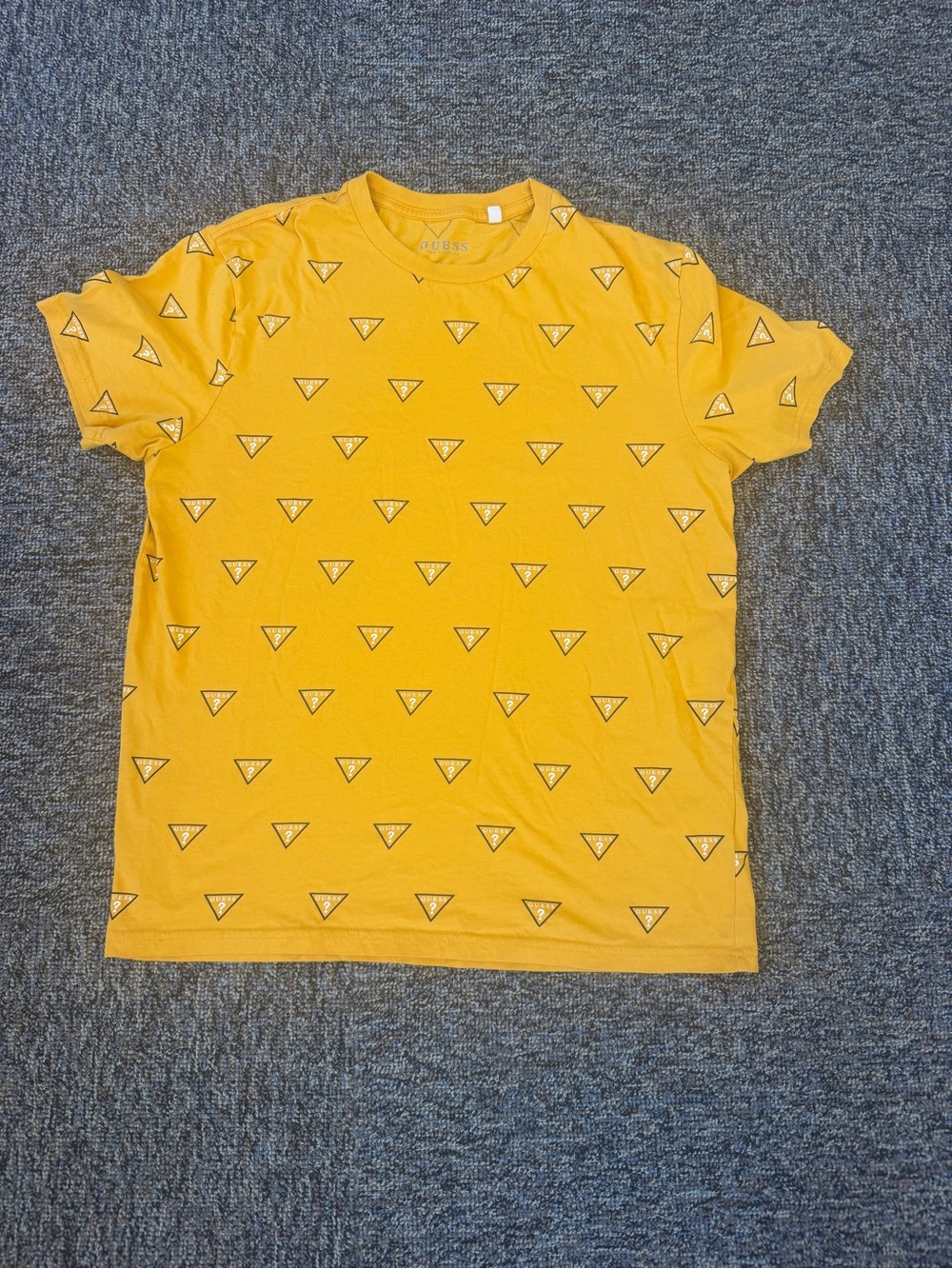 Guess Men’s Yellow Triangle Print Crew Tee Size Large
